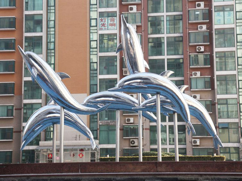 《戏水》 安放：山东济南