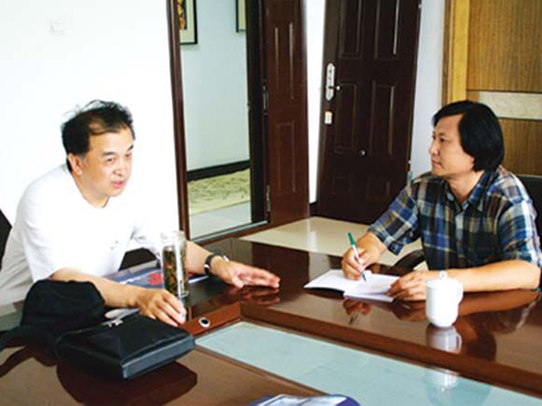 知名表演艺术家黄宏与傅绍相总经理亲切交谈安博买球艺术